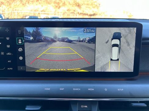 Used 2024 Kia EV9 Land image 27