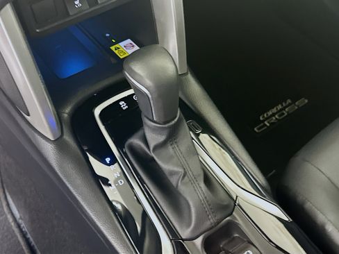 Used 2023 Toyota Corolla Cross XLE w/ Convenience Package FWD image 21