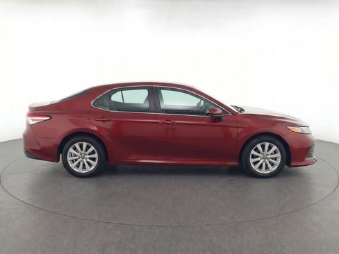 Used 2018 Toyota Camry LE FWD image 3