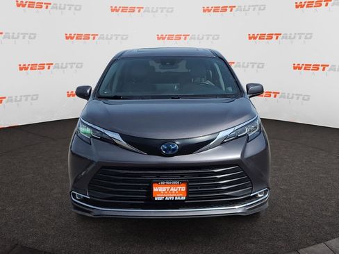 Used 2023 Toyota Sienna XLE AWD/4WD image 8