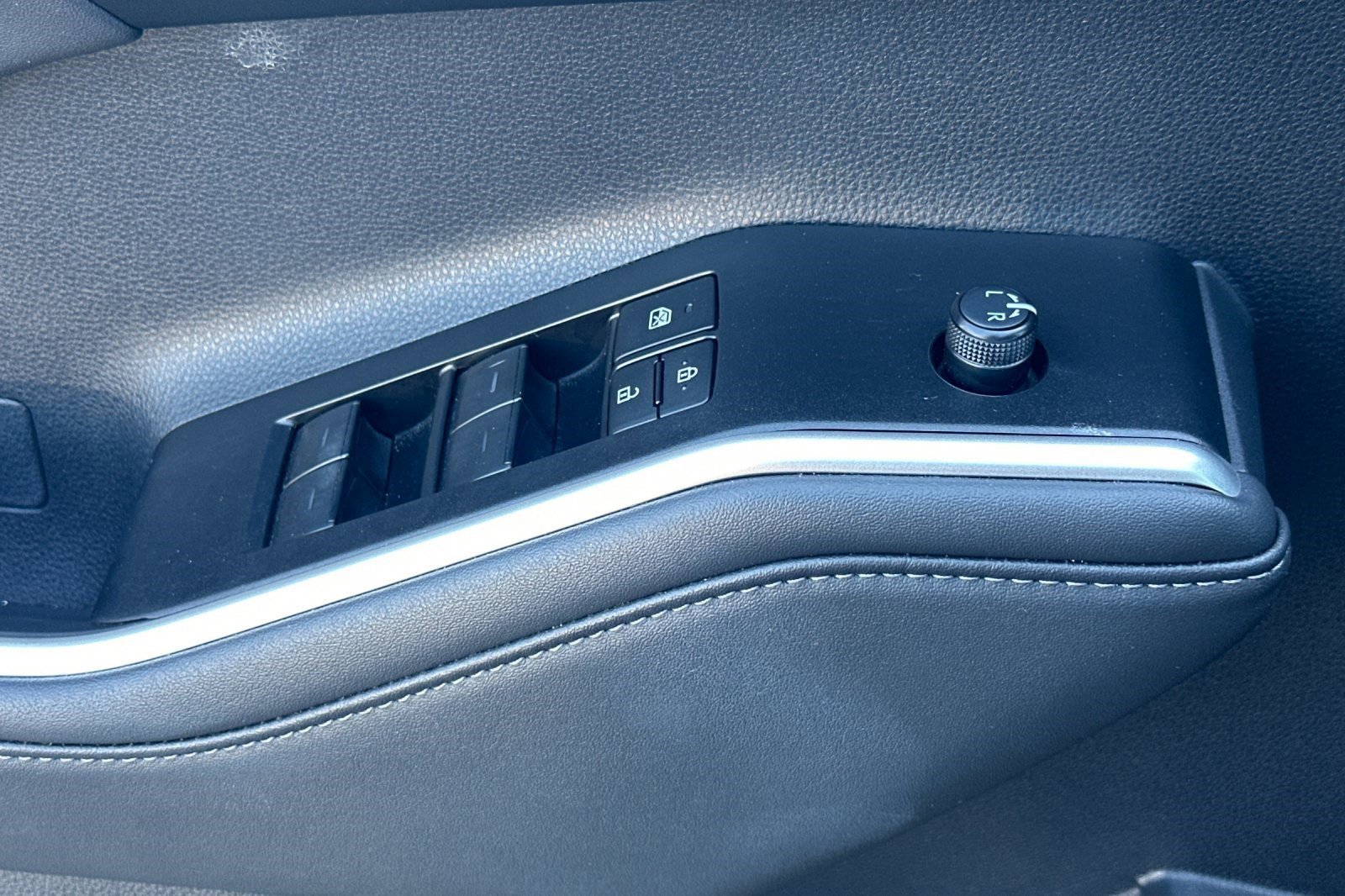 Used 2026 Toyota Highlander XLE AWD/4WD image 12