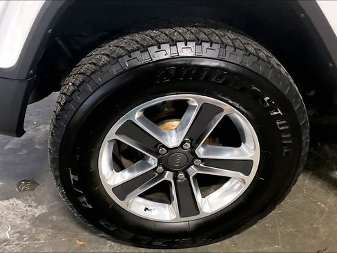 Used 2019 Jeep Wrangler Unlimited Sahara w/ Cold Weather Group image 35