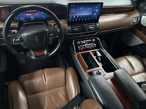 Used 2023 Lincoln Navigator L Reserve image 12