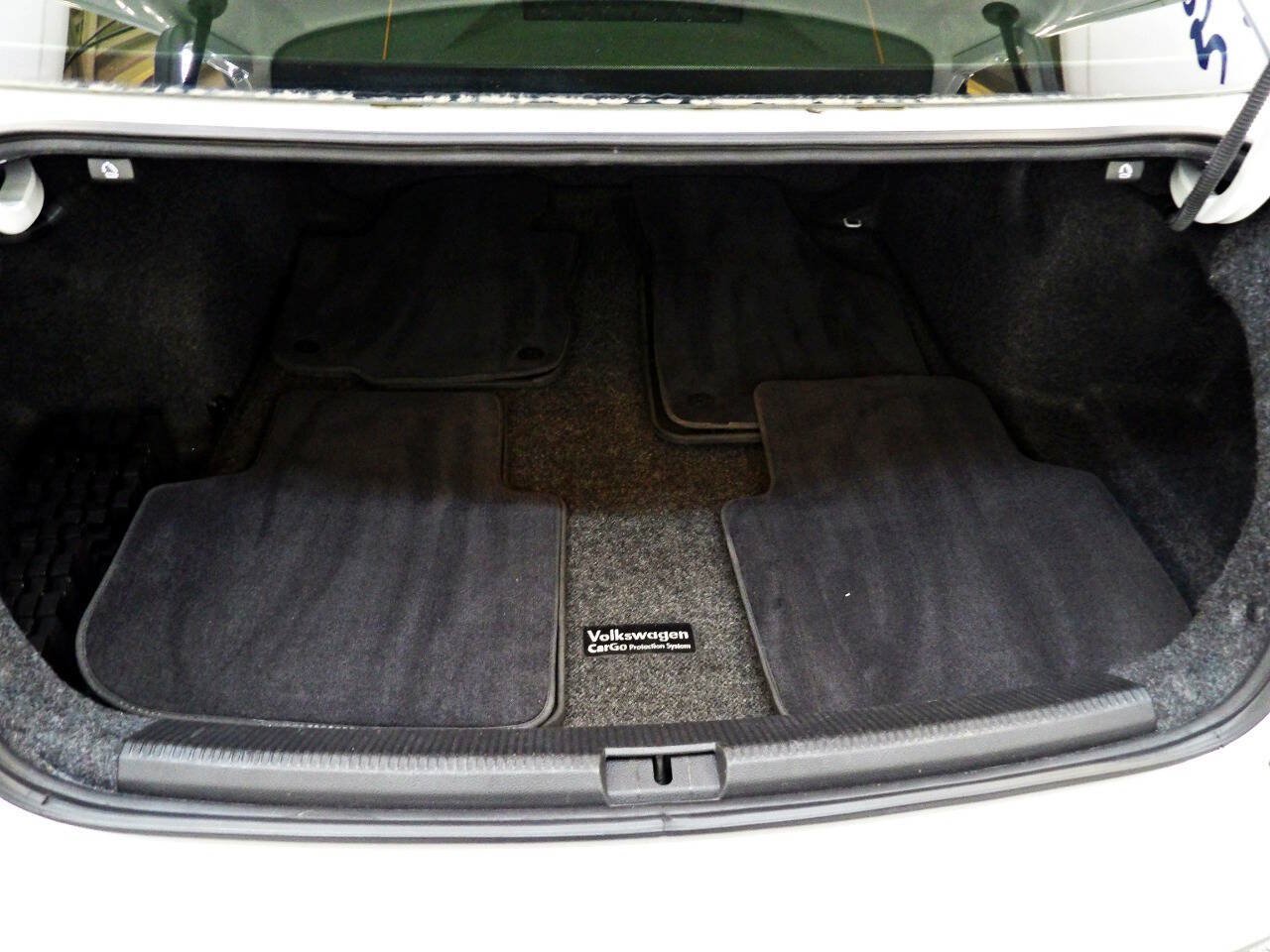 Used 2017 Volkswagen Passat 1.8T SE FWD image 12