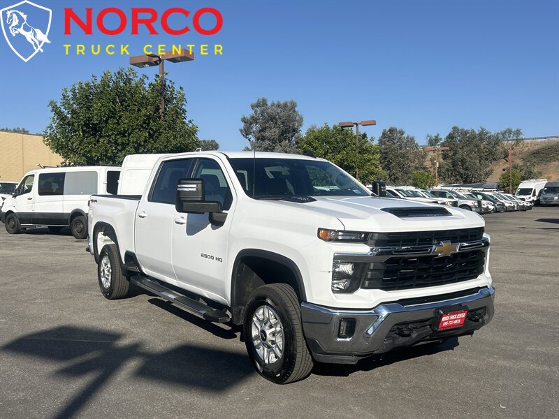 Used 2025 Chevrolet Silverado 2500 LT w/ Convenience Package AWD/4WD image 2