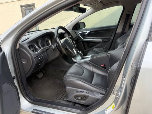 Used 2018 Volvo S60 T5 Dynamic w/ Vision Package FWD image 17