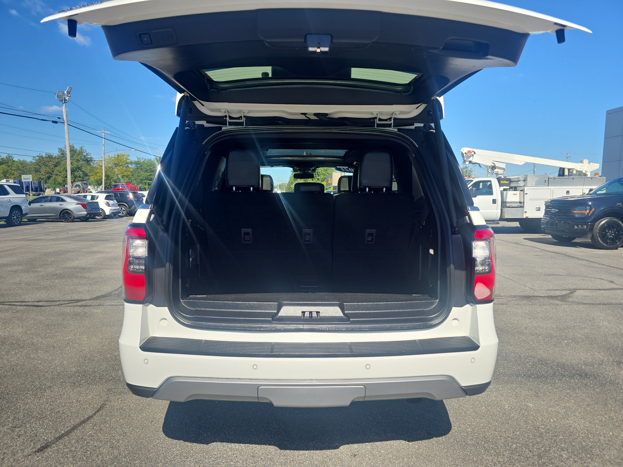 Used 2021 Ford Expedition Limited AWD/4WD image 10