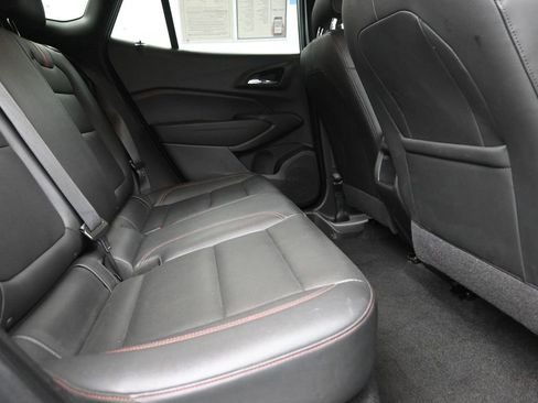 Used 2024 Chevrolet Trax RS w/ Sunroof Package image 9