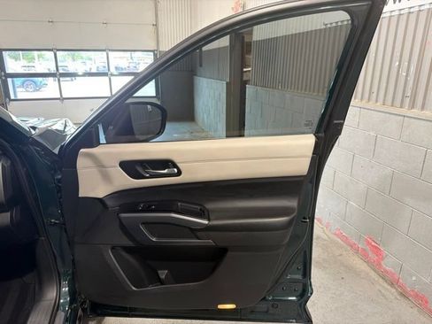 Used 2022 Nissan Pathfinder SL w/ SL Premium Package AWD/4WD image 18