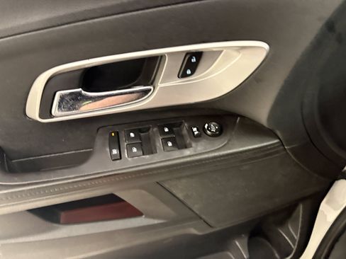 Used 2017 Chevrolet Equinox LS FWD image 21