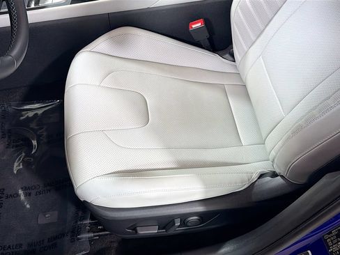 Used 2023 Hyundai Elantra Limited w/ Preferred Accessory Package FWD image 21