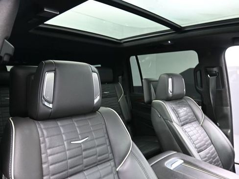 Used 2024 Cadillac Escalade ESV Premium Luxury Platinum AWD/4WD image 30