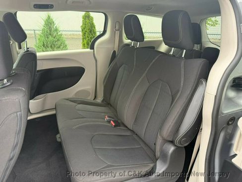 Used 2020 Chrysler Voyager L FWD image 13