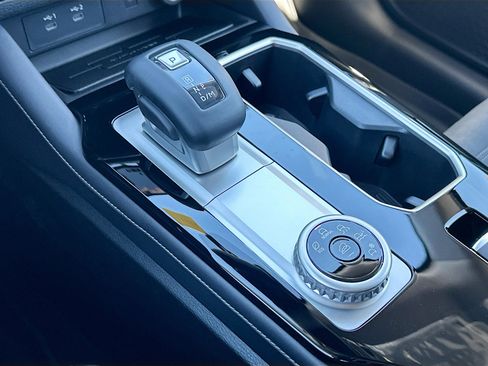 New 2025 Mitsubishi Outlander SE image 12