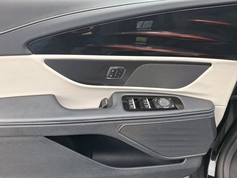 Certified 2025 Lincoln Nautilus Premier AWD/4WD image 12