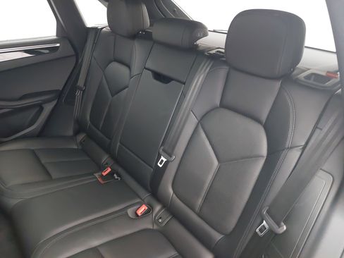 Certified 2018 Porsche Macan image 16