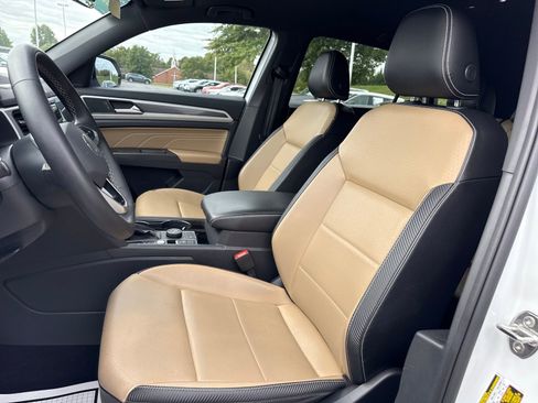 Certified 2022 Volkswagen Atlas Cross Sport SE image 10