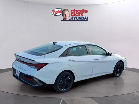New 2026 Hyundai Elantra SEL Sport Premium FWD image 5