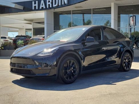 Used 2023 Tesla Model Y Long Range AWD/4WD image 2