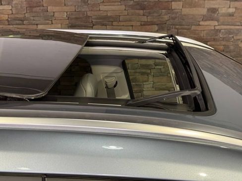 Used 2021 Toyota Highlander Platinum AWD/4WD image 2