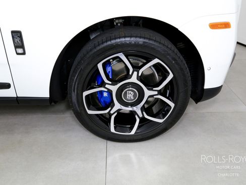Used 2024 Rolls-Royce Cullinan Black Badge image 42