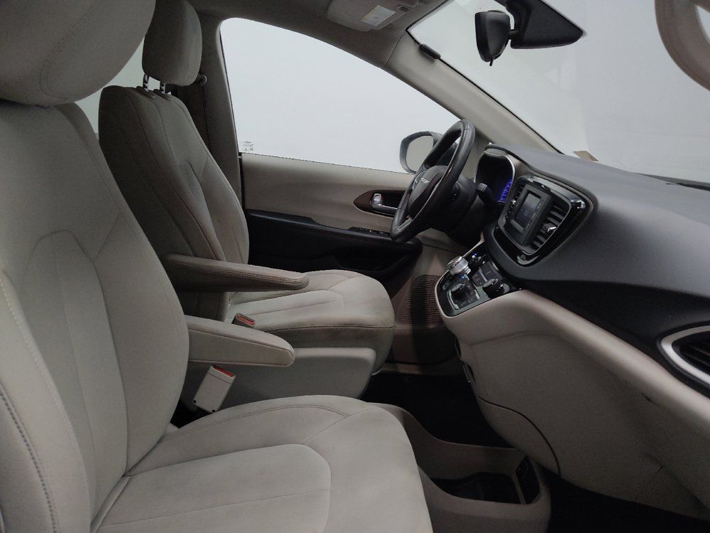 Used 2017 Chrysler Pacifica LX FWD image 21