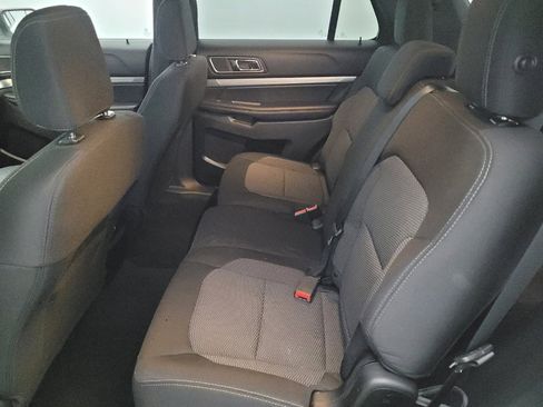 Used 2018 Ford Explorer XLT image 18