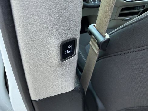 Used 2022 Chrysler Voyager LX FWD image 27