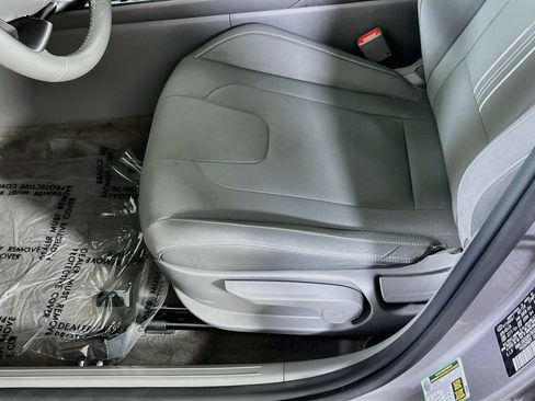 Used 2024 Hyundai Elantra SEL w/ Convenience Package FWD image 19