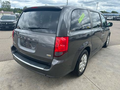 Used 2018 Dodge Grand Caravan SE w/ UConnect Hands-Free Group FWD image 5