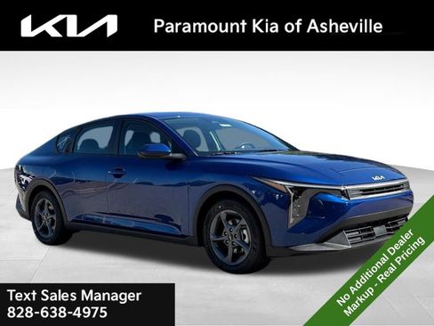 New 2025 Kia K4 LXS image 1