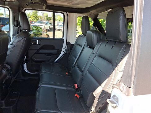 Used 2022 Jeep Wrangler Unlimited Sahara w/ Cold Weather Group AWD/4WD image 20