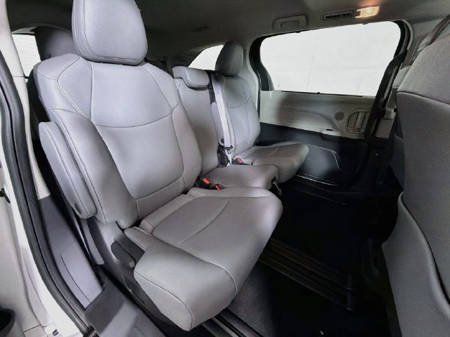 Used 2022 Toyota Sienna XLE w/ XLE Plus Package FWD image 35