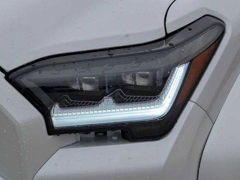 Used 2025 Toyota 4Runner Limited AWD/4WD image 10