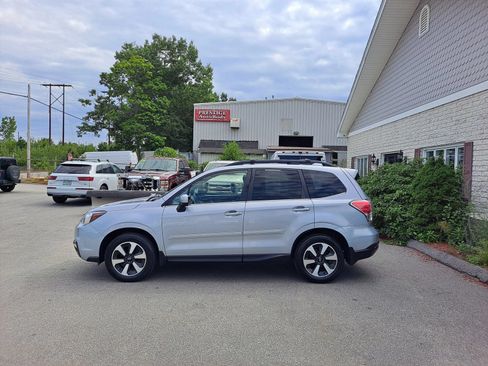 Used 2017 Subaru Forester 2.5i Limited AWD/4WD image 5