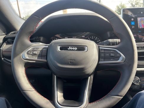 Used 2025 Jeep Compass Trailhawk AWD/4WD image 27