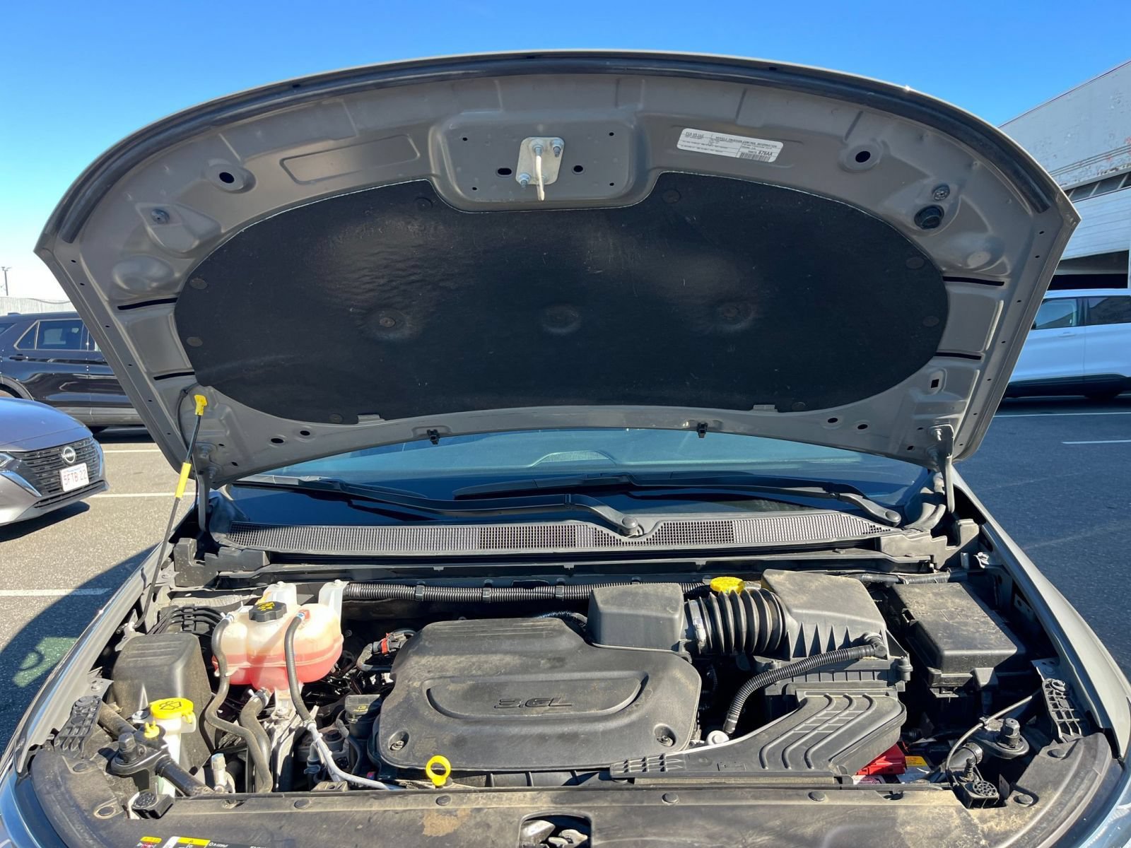 Used 2025 Chrysler Pacifica Limited FWD image 35
