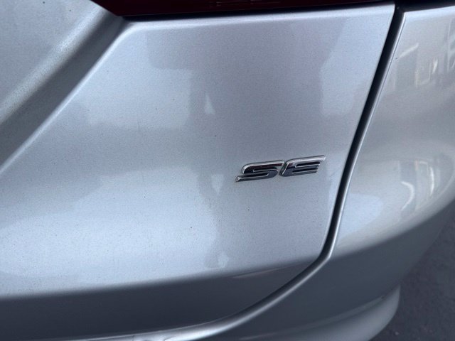 Used 2017 Ford Fusion SE w/ Fusion SE Technology Package FWD image 9