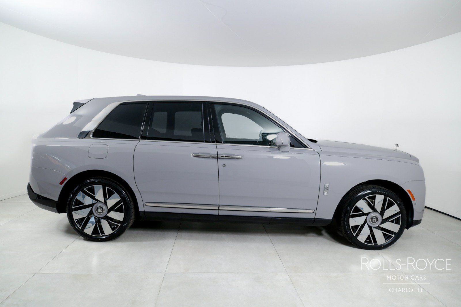 Used 2025 Rolls-Royce Cullinan AWD/4WD image 10