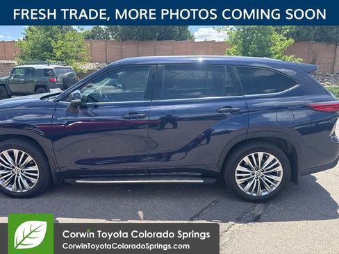 Used 2022 Toyota Highlander Platinum AWD/4WD image 5