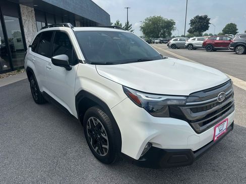 Used 2025 Subaru Forester Premium AWD/4WD image 9