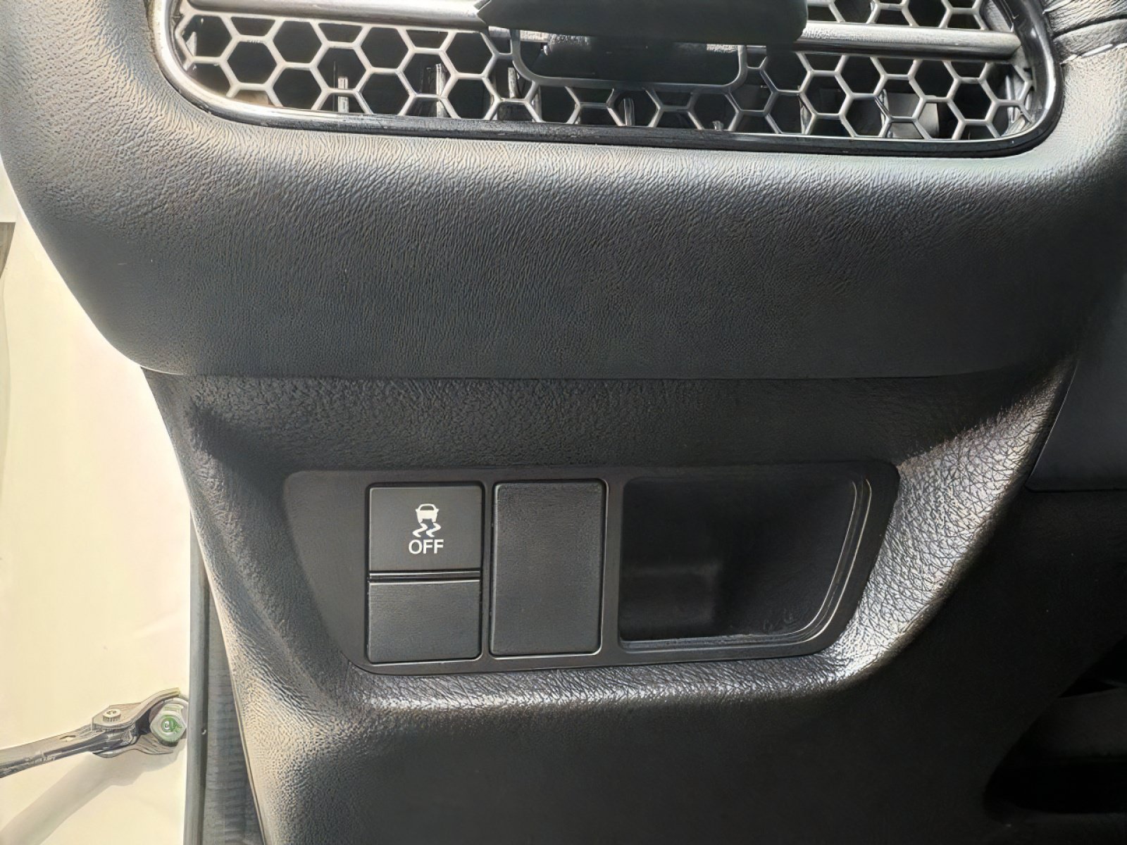 Used 2025 Honda HR-V EX-L image 18