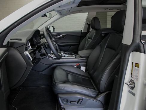 Used 2020 Audi Q8 Premium AWD/4WD image 23