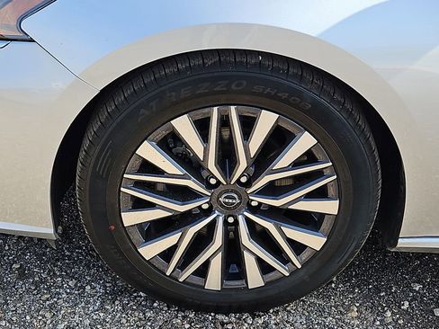 Used 2023 Nissan Altima 2.5 SV image 14