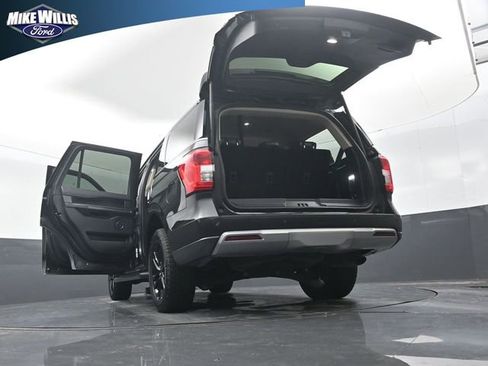Used 2024 Ford Expedition XLT RWD image 30