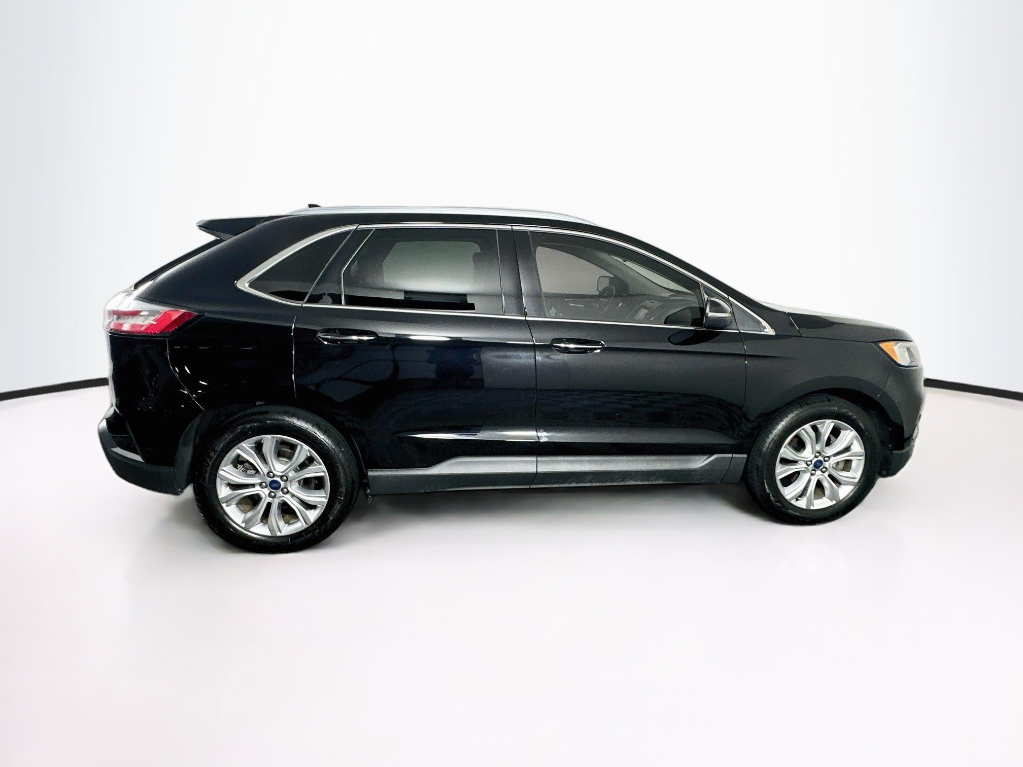 Used 2020 Ford Edge Titanium FWD image 10