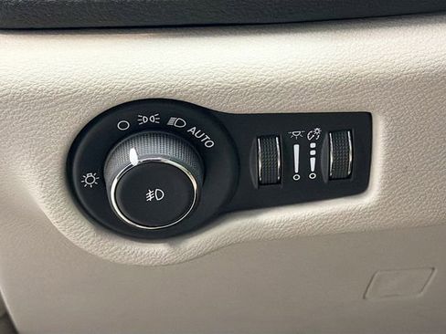 Used 2019 Chrysler Pacifica Limited image 10