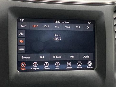 Used 2019 Jeep Cherokee Latitude Plus w/ Comfort/Convenience Group image 18