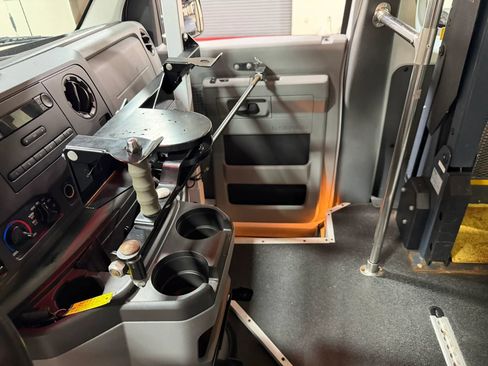 Used 2014 Ford E-250 and Econoline 250 Extended w/ Power Group image 26