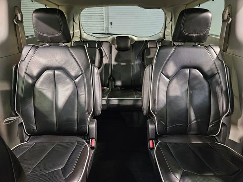 Used 2023 Chrysler Pacifica Limited FWD image 13